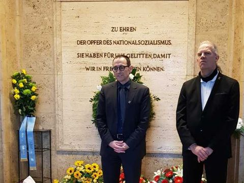 v.l.: Bezirksbürgermeister Stephan von Dassel und Bezirksverordnetenvorsteher Sascha Schug (Bild: Bezirksamt Mitte)