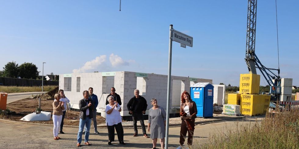 'Marzahner Ring' - Straßenbenennung in der Partnerstadt Lauigngen - Der 'Marzahner Ring' in Lauingen mit Berliner Straßenschild