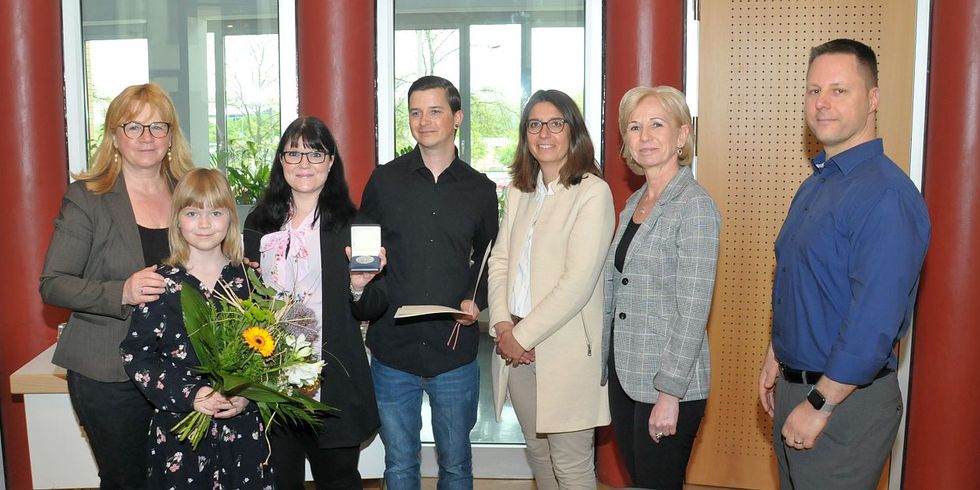 Marcel Höfner aus Marzahn mit Erinnerungsmedaille für Zivilcourage geehrt