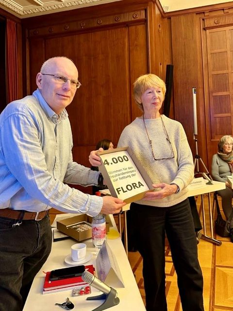 Übergabe der Petition der Bürgerinitiative "Flora retten".