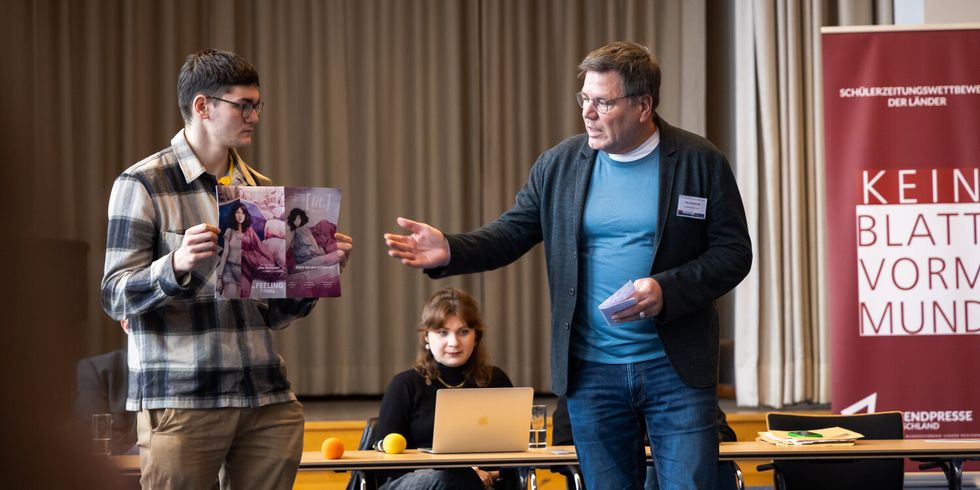 Jurydiskussion über das [lit.]magazin beim Schülerzeitungswettbewerb 2024