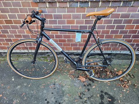 Schwarzes Herrenfahrrad