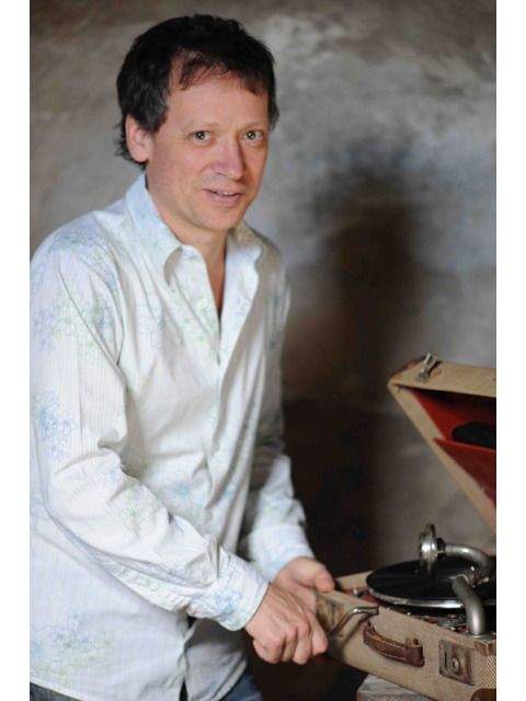 Sven Tjaben: Der singende Knochen (Bild: Sven Tjaben, Produktion)