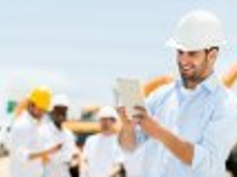 Ingenieur auf einer Baustelle