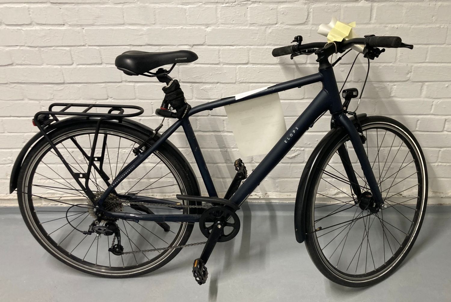 Dunkelblaues Herrenfahrrad