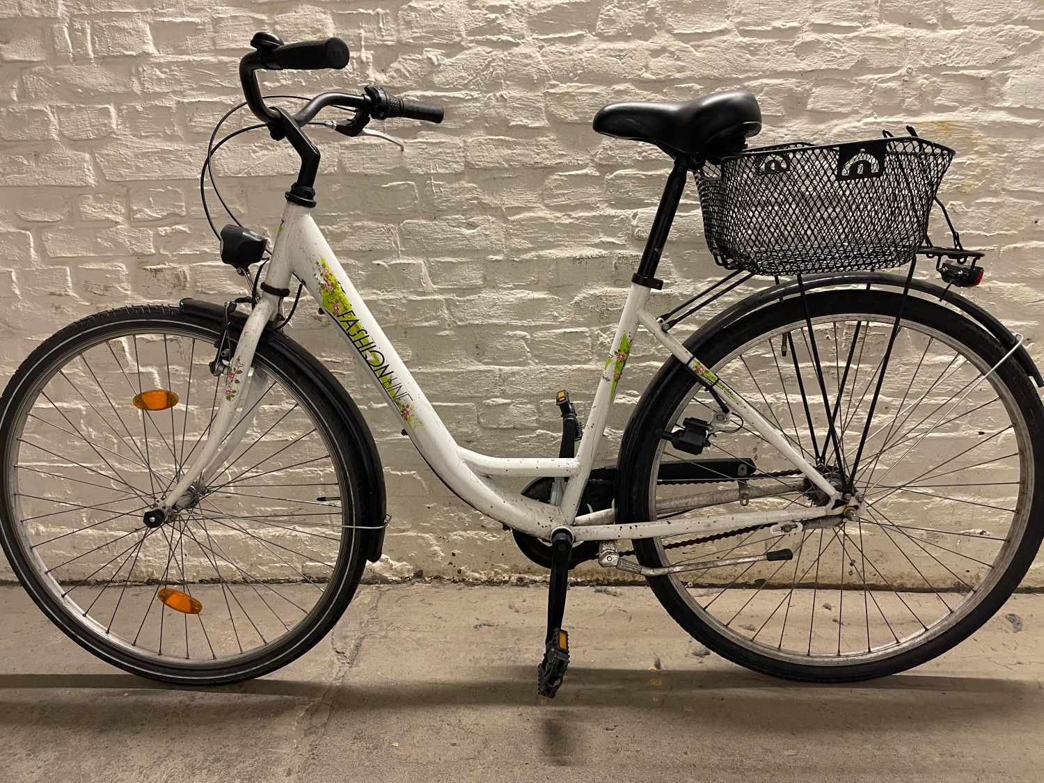 Weißes Damenfahrrad