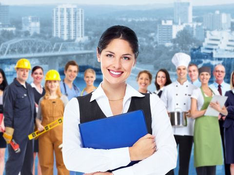 Menschen in verschiedenen Berufsbekleidungen