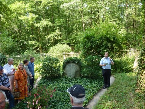 Am Grab von Erwin Barth, 10.8.2013, Foto: KHMM
