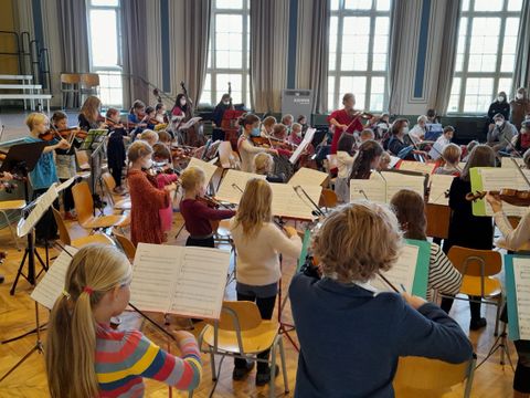 Workshop „Fiddle-Spaß“ der Leo-Borchard-Musikschule (Bild: Leo-Borchard-Musikschule)
