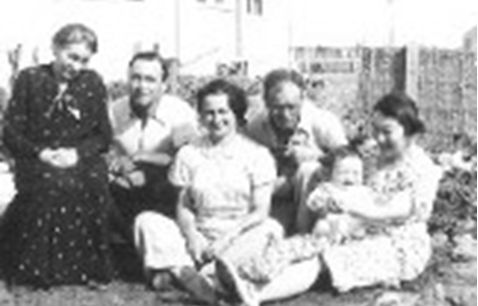 Nanny Krombach bei ihrem letzten Besuch in Palästina. Neben ihr Sohn Hans, dessen Frau Trude, Walter Bachrach, seine Frau Käthe Krombach –Bachrach mit Sohn Daniel.