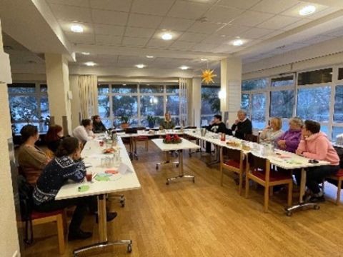 Die Teilnehmer des Übergangstreffens während der Arbeit