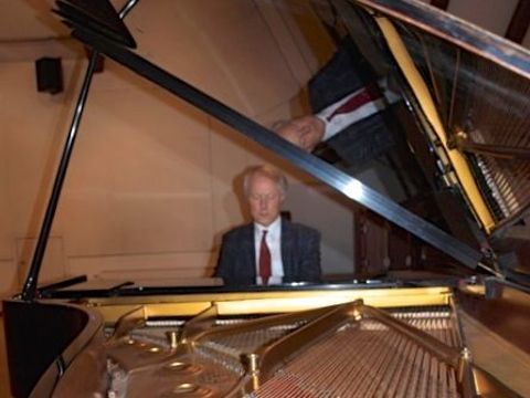 Kurt Wiklander am Flügel