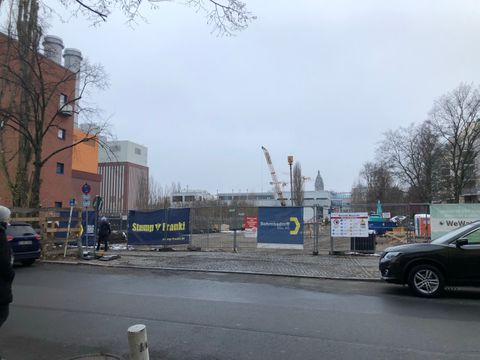 Hier wird mit dem Bau der Modularen Unterkünfte für Flüchtlinge (MUF) begonnen.