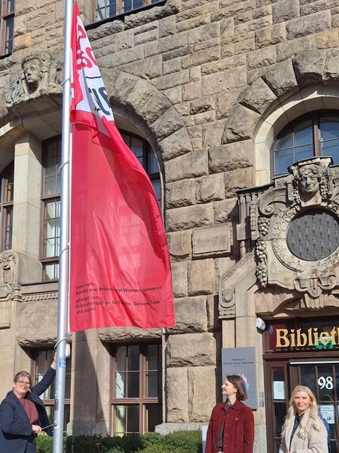 Flaggenhissung Equal Pay Day 27.2.2026
