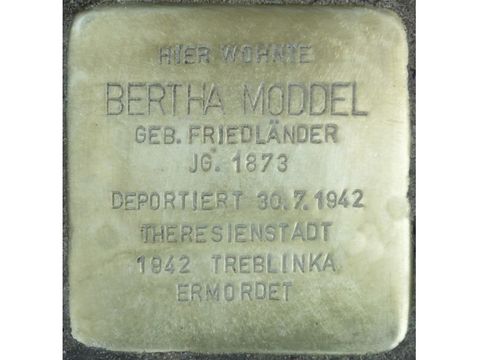 Stolperstein Bertha Moddel (Bild: Stolpersteine-Initiative CW, Hupka)