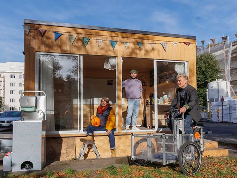 Der kleine Frieder mit dem Team vom Stadtteilzentrum