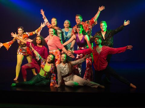 Die „Young Trybe Dance Company“ (Bild: Paul Lardon)