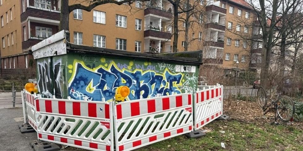 Kann nicht mehr saniert werden: Der Kiosk am Ludwig-Barnay-Platz