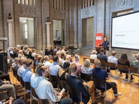 Verleihung des Studienpreises 2026 im Vestibül des Bärensaales im Alten Stadthaus (Bild: Landesdenkmalamt Berlin, Paul Hahn)