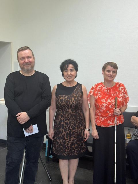 Von links: Christian Naumann (Fürst Donnersmarck-Stiftung), Bezirksbürgermeisterin Demirbüken-Wegner und Regina Vollbrecht. (Bild: BA Reinickendorf)