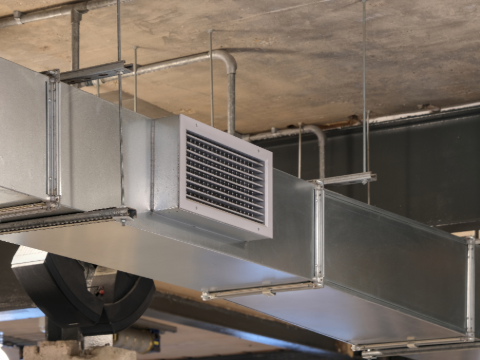 Lüftungsanlage im Industriegebäude