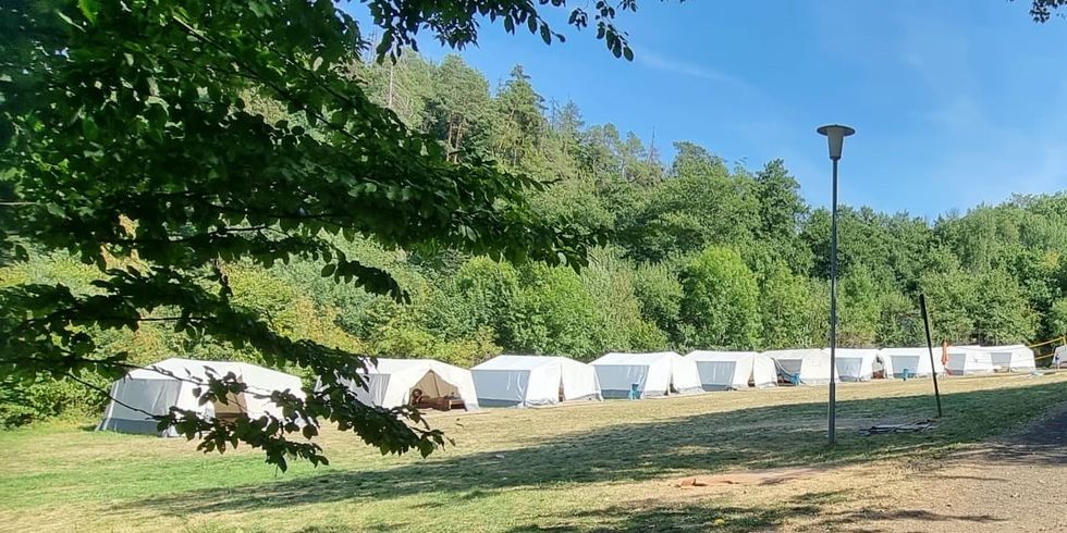 Natur pur direkt am Wald: das Ferienlager Kirchvers in Hessen.