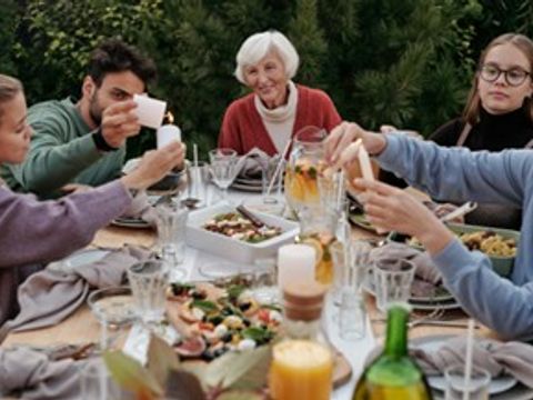 Bild einer Langen Tafel