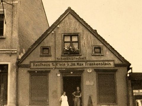 Ansicht des Hauses der Familie Frankenstein in Flatow, 1935; Jüdisches Museum Berlin, Inv.-Nr. 2011/73/8/006, Schenkung von Leonie und Walter Frankenstein