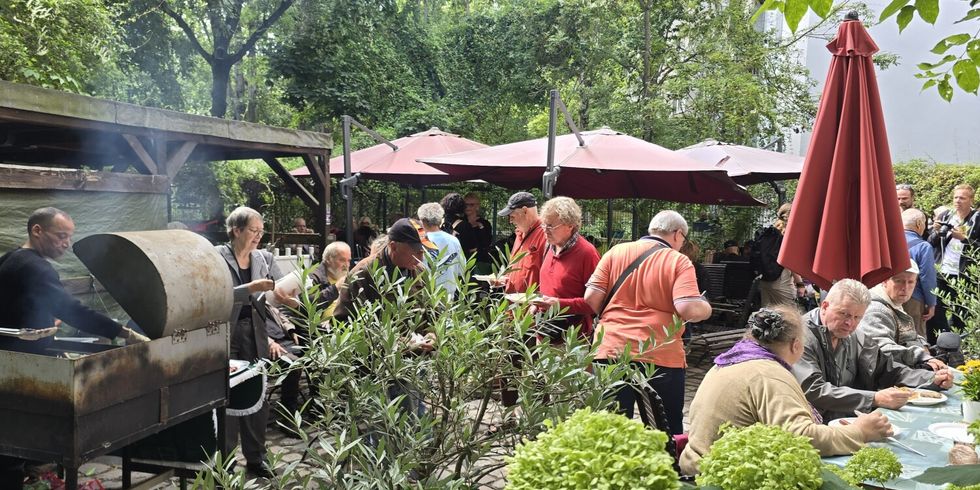 Mit einem geselligen Beisammensein bei offenem Grill wurde die Wiedereröffnung nach den Umgestaltungsmaßnahmen gefeiert
