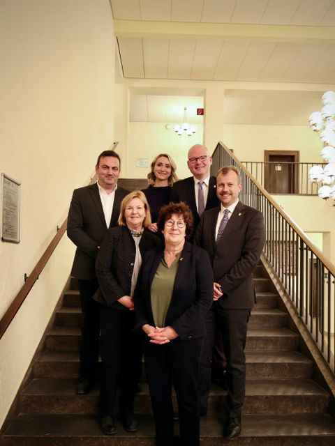 Die sechs Mitglieder des Bezirksamtes Steglitz-Zehlendorf v.l.n.r.: Urban Aykal, Carolina Böhm, Malgorzata Sijbrandij, Maren Schellenberg, Tim Richter, Patrick Steinhoff
