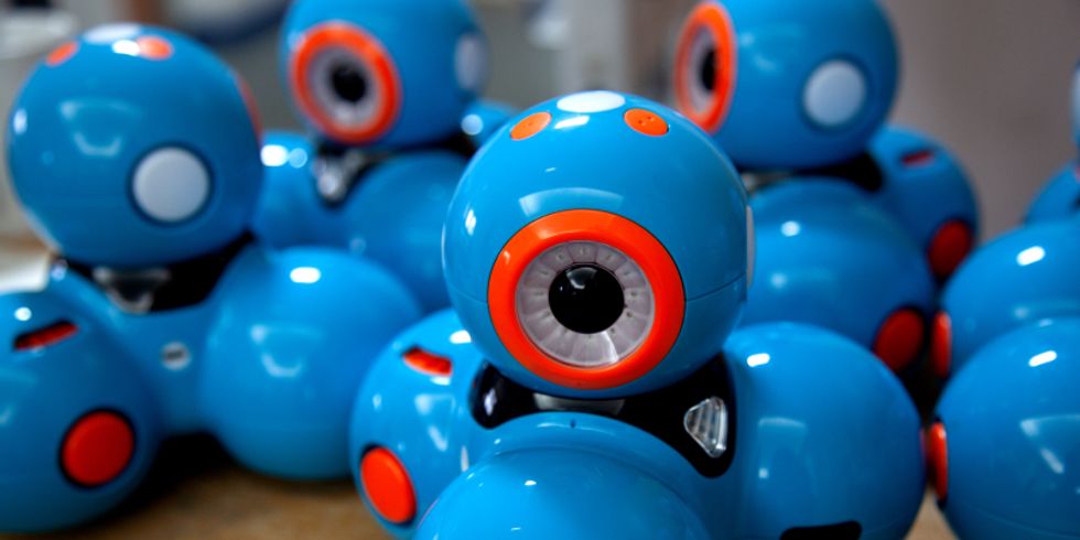 viele Dash Roboter