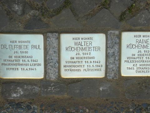 Stolpersteine für Dr. Elfriede Paul, Walter und Rainer Küchenmeister