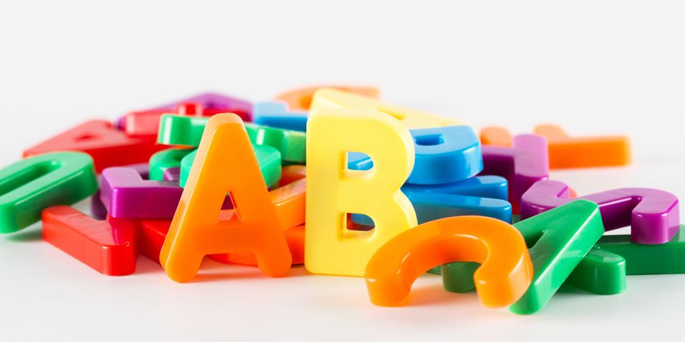 Bunte Buchstaben aus Plastik