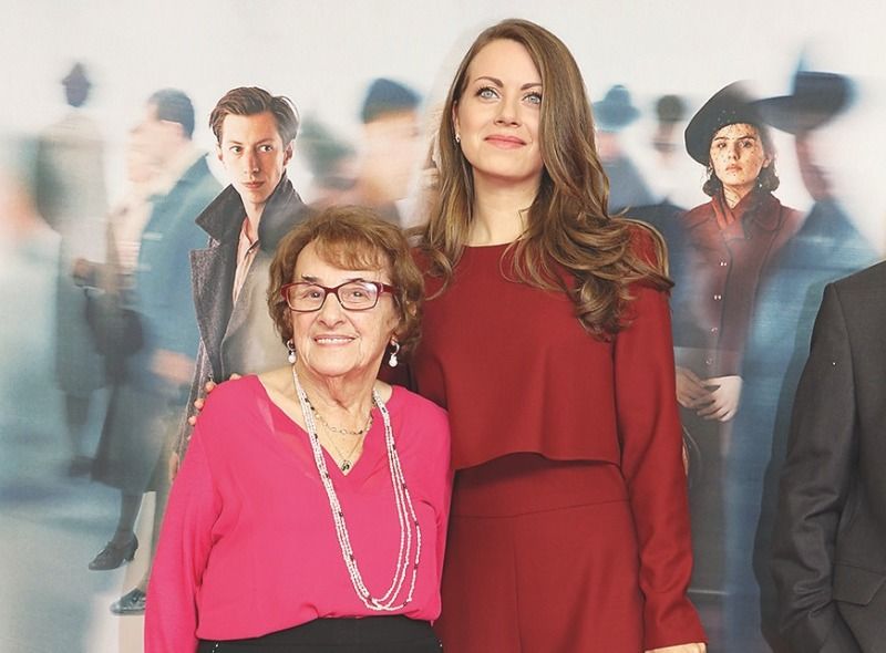 Hanni Lévy und Alice Dwyer auf dem roten Teppich