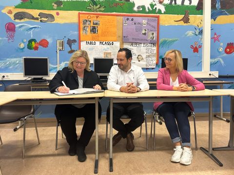 Unterzeichnung der Projektvereinbarung zur Sanierung der Carlo-Schmid-Oberschule