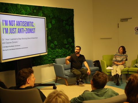 Im Spannungsfeld zwischen Antisemitismus und Antizionismus: Podiumsdiskussion mit Shay Dashevsky