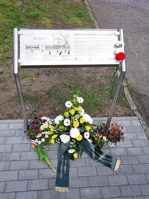 Gedenktafel für Zwangsarbeiterlager am Adlergestell (Bild: BA Treptow-Köpenick)