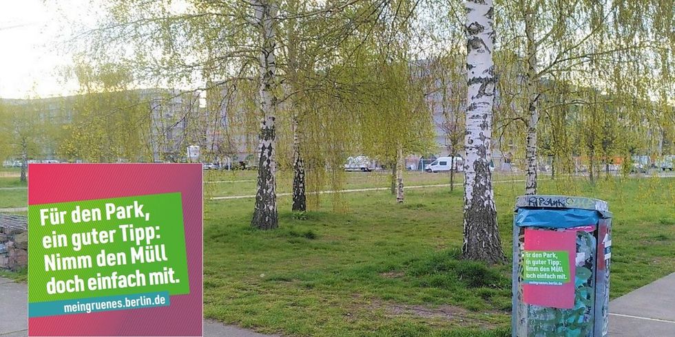 Sprüche-Aufkleber auf den Abfallbehältern wie hier im Landschaftspark Johannisthal sollen auf das Thema Müllvermeidung aufmerksam machen.