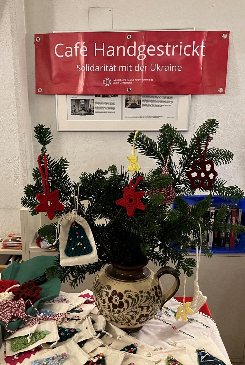 "Café Handgestrickt" lebt Solidarität mit der Ukraine