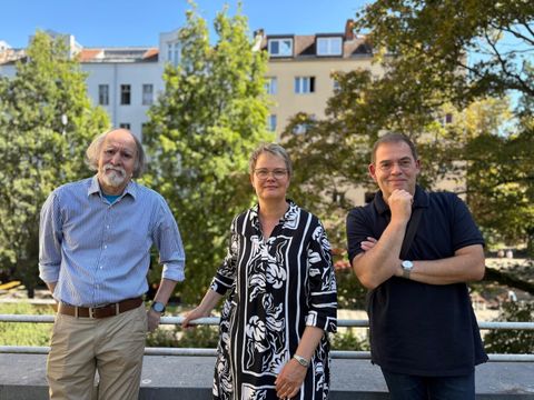 Herr Block (Einrichtungsleiter BGS Falcke), Regine Sommer-Wetter (stellv. Bezirksbürgermeisterin und Bezirksstadträtin), Frank Vollmert (BVV - Fraktionsvorsitzender SPD)