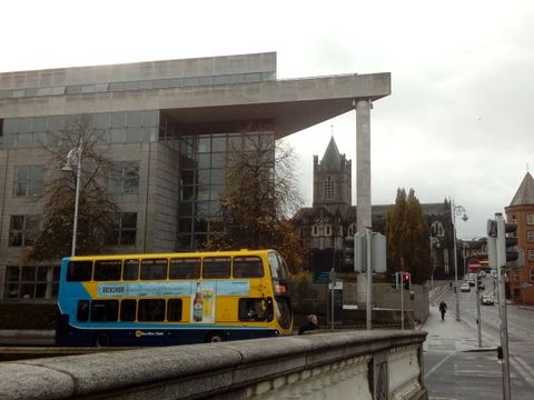 City Council mit Burg im Hintergrund (Bild: Isabel V.S.)