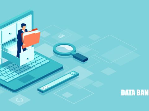 Isometrische Konzept der Datenbank. Der Geschäftsmann hält einen Ordner mit Dokumenten aus dem Archiv Verwaltung online-digitale Datenbank
