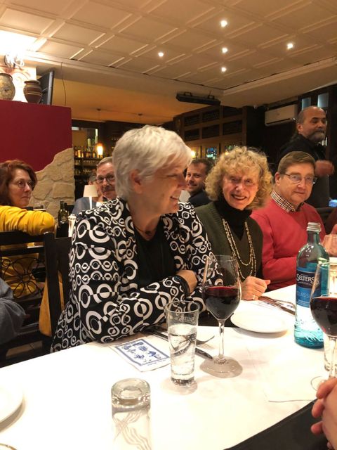 7. Dezember 2023: Weihnachtsfeier des Städtepartnerschaftsvereins Steglitz-Zehlendorf e.V. - im Bild (links) Ehrengast Michaela Wiezorek, Bürgermeisterin von Königs Wusterhausen