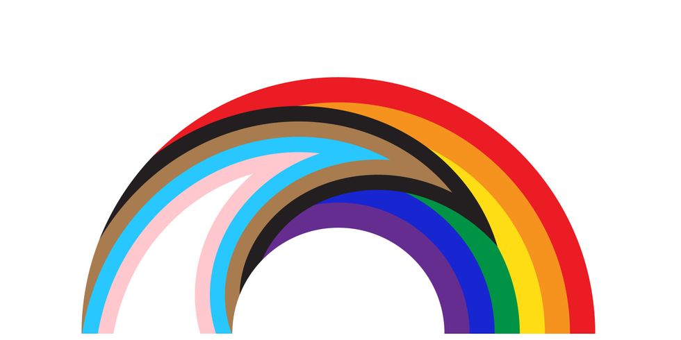 Progress-Flagge bestehend aus der Regenbogen- und der Trans-Pride-Flagge