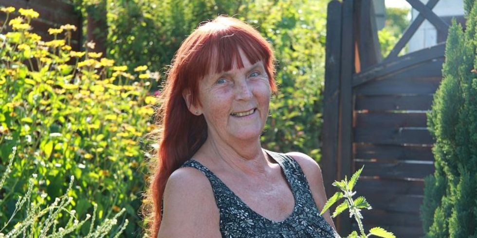 Brigitte Heuer - Selbst mit Brennessel