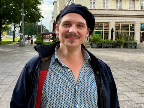 Portrait-Foto eines Mannes.