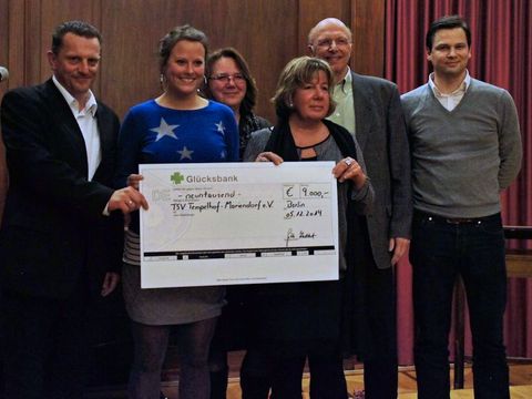 Vertreter des TSV Tempelhof-Mariendorf e.V. bei der Preisübergabe