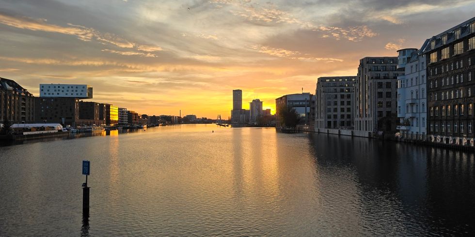 Blick von einer Brücke über die Spree