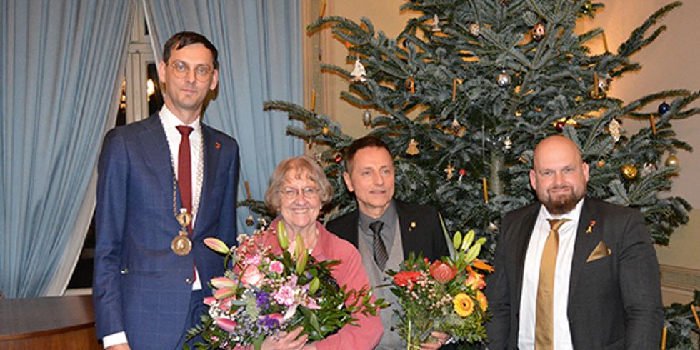 Die Preisträger:innen 2024 mit Bezirksbürgermeister Martin Hikel und Bezirksverordnetenvorsteher Karsten Schulze