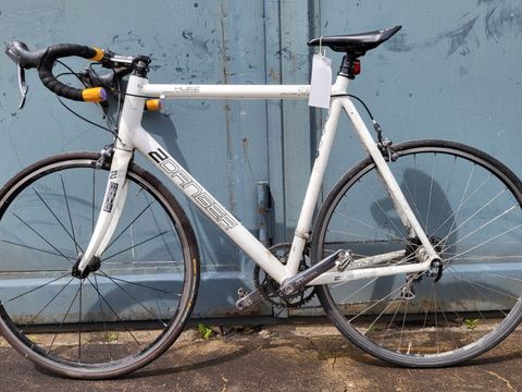 Weißes Fahrrad